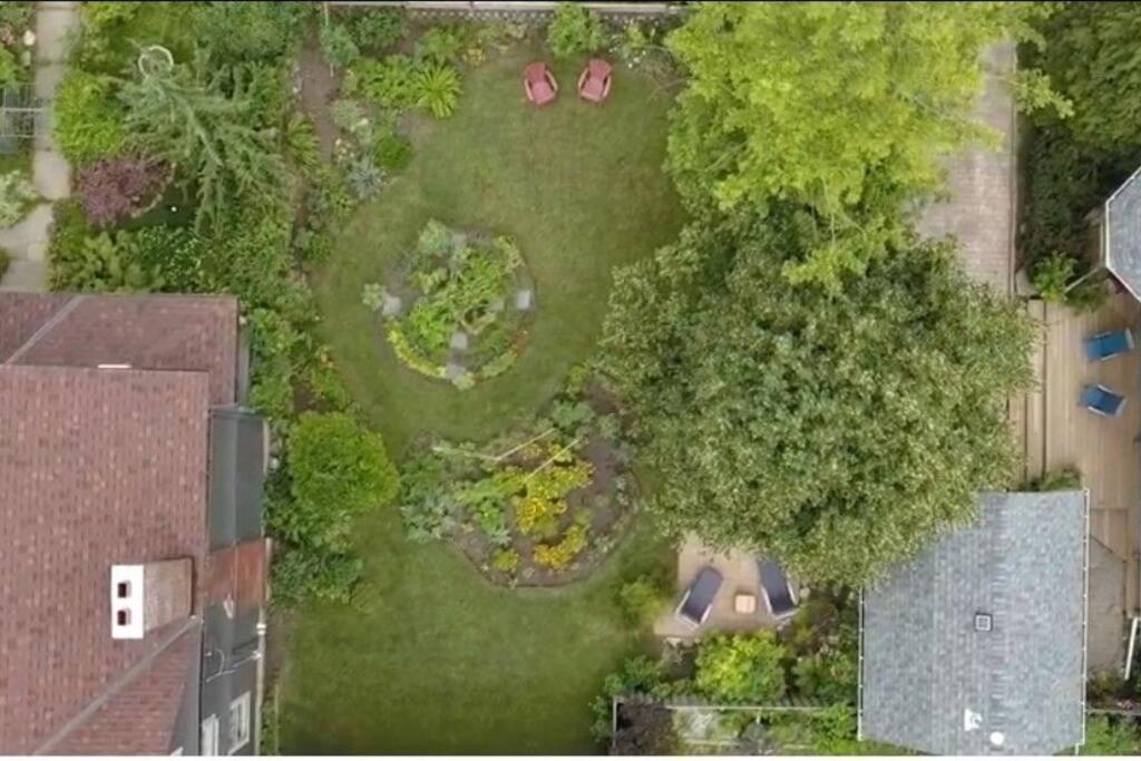 Garden 2 Storey House Niagara Falls